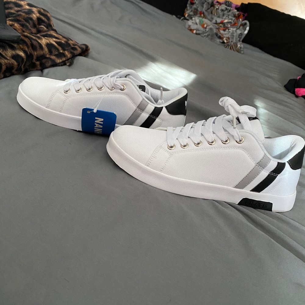 White w black /grey stripe women’s sneakers size 6